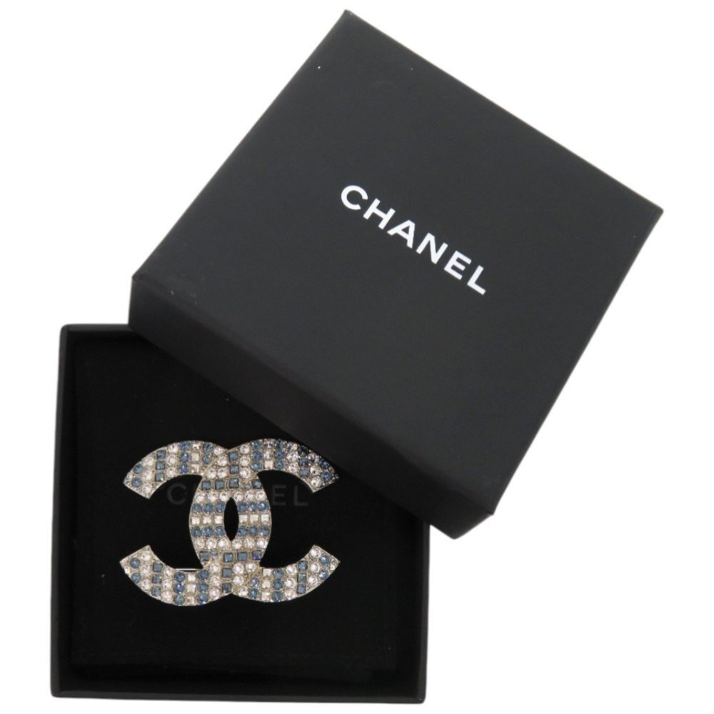 CHANEL White Logo Brooch - Picture 2 of 6